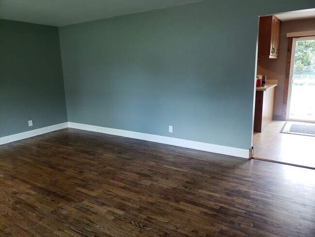 Building Photo - WEST END CHARMER! PERFECT HOME FOR ENTERTA...