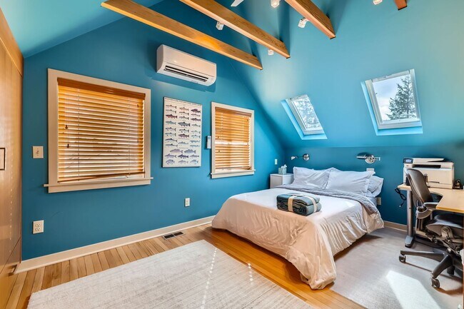 Building Photo - Charming Seattle Home in Seattle's Wedgwood Neighborhood - Furnished