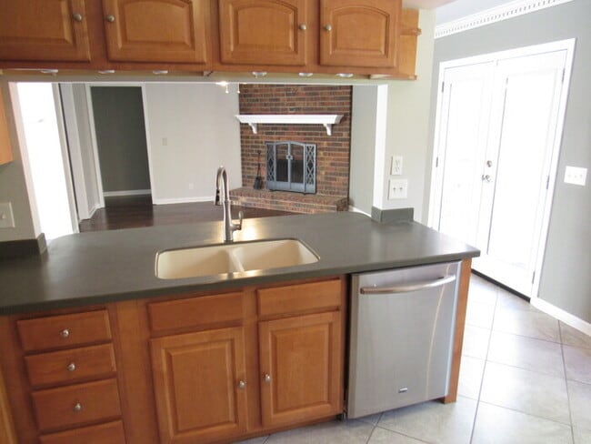 Building Photo - 4 bedroom home w/ walking trail to Percy P...