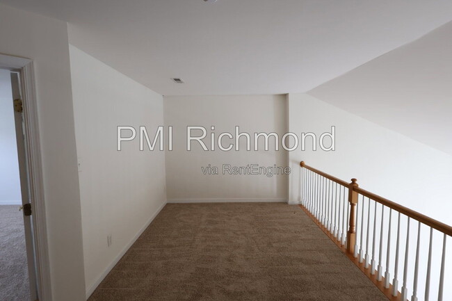 Building Photo - 5805 Park Creste Dr