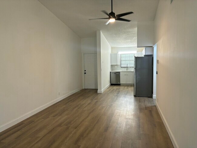 Building Photo - 301 Olivewood Pl