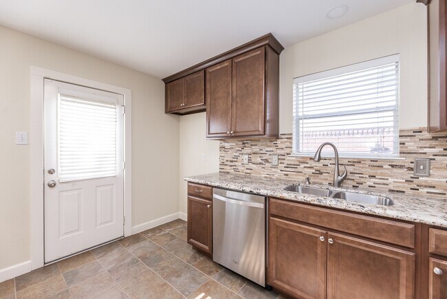 Building Photo - 14335 Pelican Marsh Dr