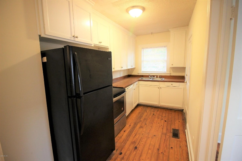 Building Photo - 505 S Oak St