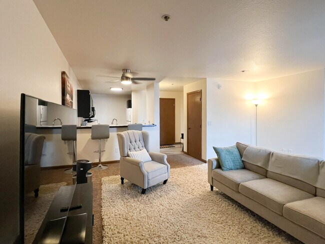 Building Photo - 1170 Denali St