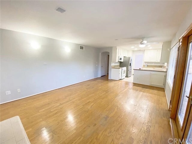 Building Photo - 5888 Thornhill Dr