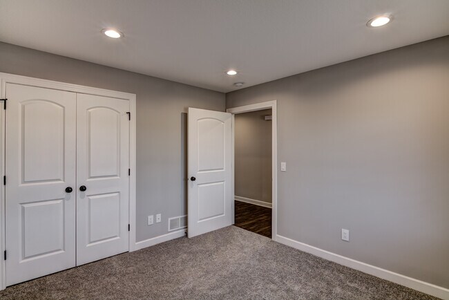 Building Photo - 600 W 9th St