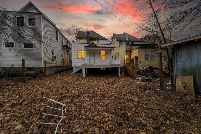 Building Photo - 139 N Pine Ave