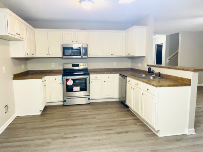 Building Photo - 4881 Beech Tree Dr SE