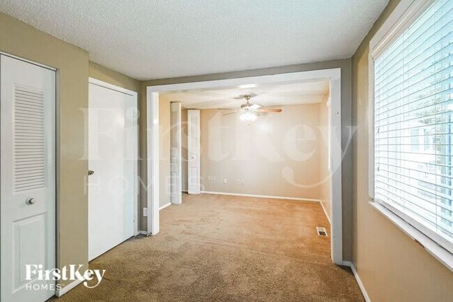 Building Photo - 6811 Abelia Hill Cove