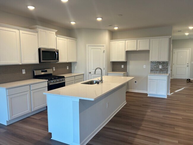 Building Photo - Spacious 3BR Townhome in Durham Near RTP, RDU & Downtown