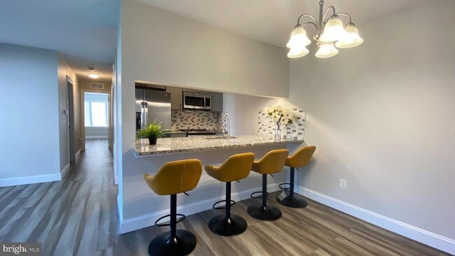 Building Photo - 403 Hickory Cir