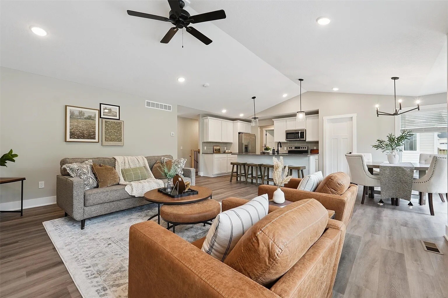 Building Photo - 519 Meadows Ct