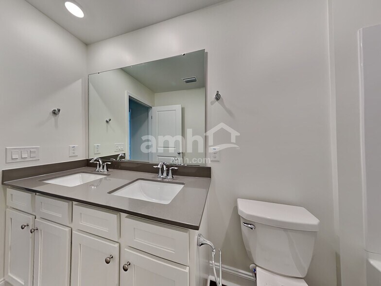 Building Photo - 538 Plumeria Ln