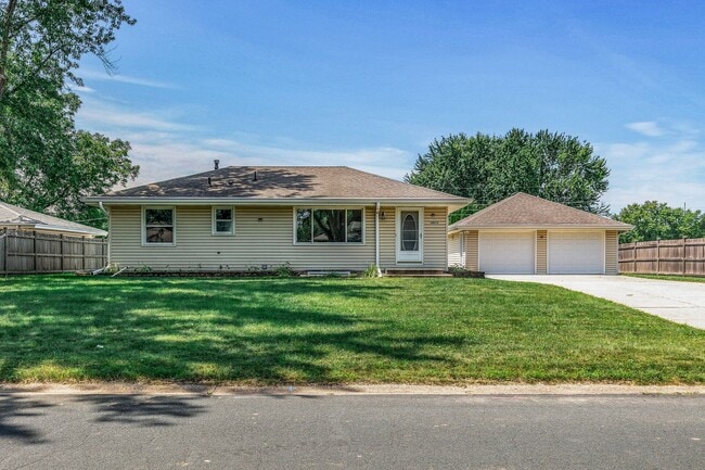 Primary Photo - Freshly remodeled 4 Bed Rambler AV/Rosemou...