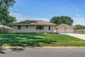 Building Photo - Freshly remodeled 4 Bed Rambler AV/Rosemou...