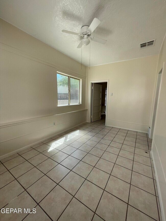 Building Photo - 1518 Lawton Dr