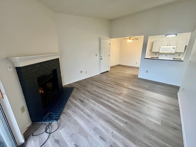 Building Photo - 2bd/2ba Washer/Dryer in unit!!!
