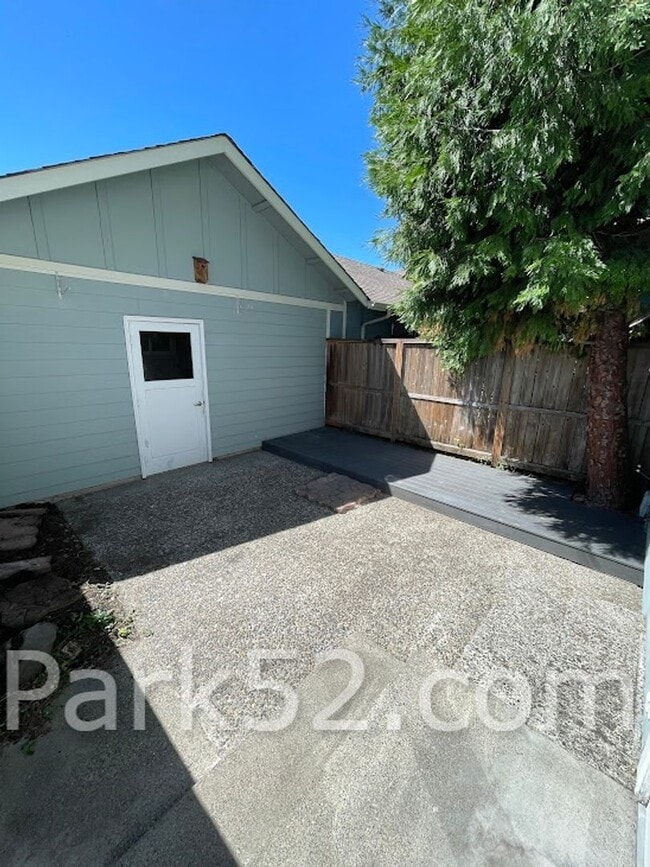 Building Photo - 5959 S 12th St