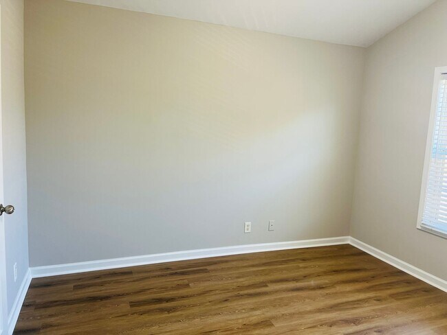 Building Photo - Wow! Check out this charming 3 bedroom 2.5...