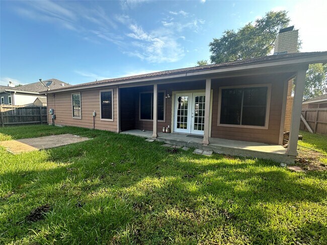 Building Photo - 10813 Scenic Dr