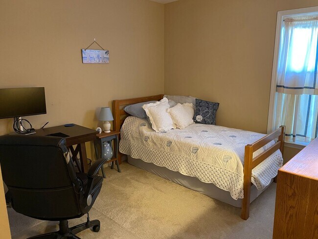 Building Photo - Fully Furnished House In Sandpiper Bay-