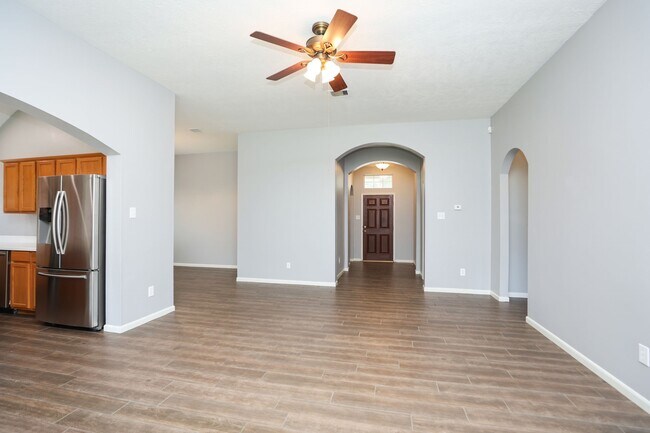 Building Photo - 11110 Fall Point Dr
