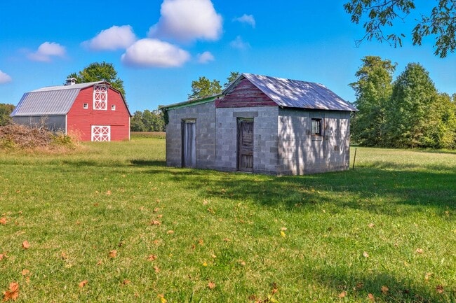 Building Photo - 12300 E Quaker Rd