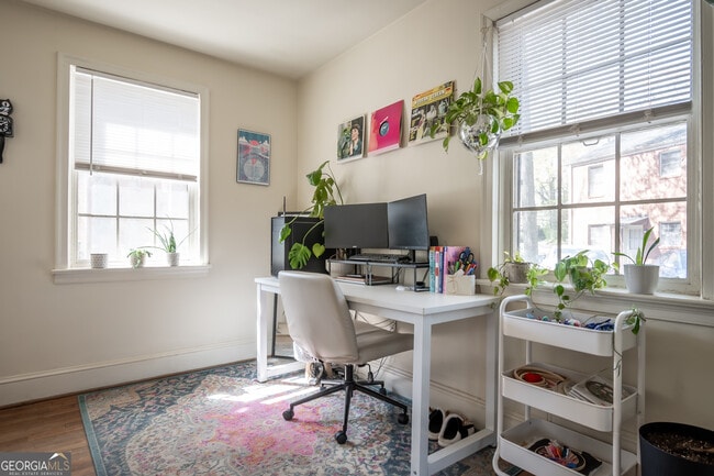 Building Photo - 118 University Dr