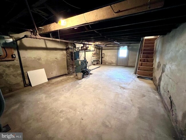 Building Photo - 137 E Summit St