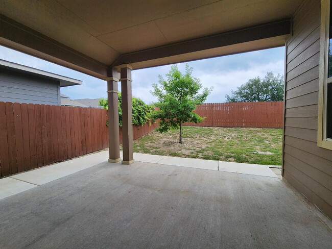 Building Photo - "Beautiful 3 Bedroom, 2 Bathroom Home for ...