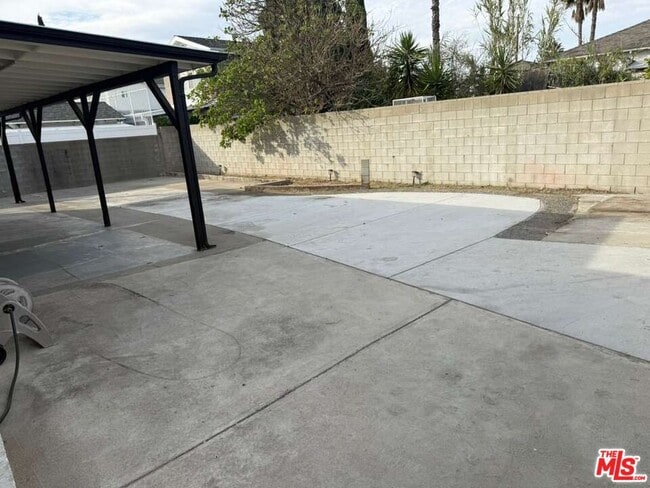 Building Photo - 11243 Lull St