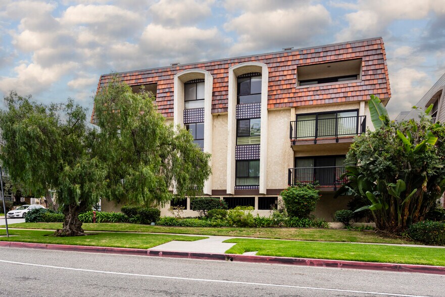 Building Photo - 2201 Via Carrillo