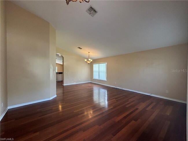 Building Photo - 9200 Middle Oak Dr