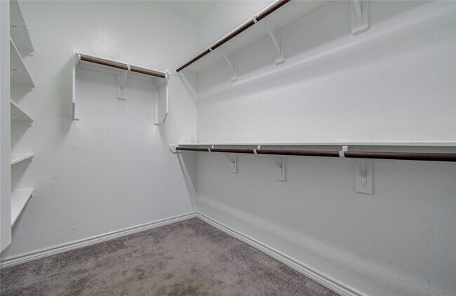 Building Photo - 27817 Ellie Oak Ln