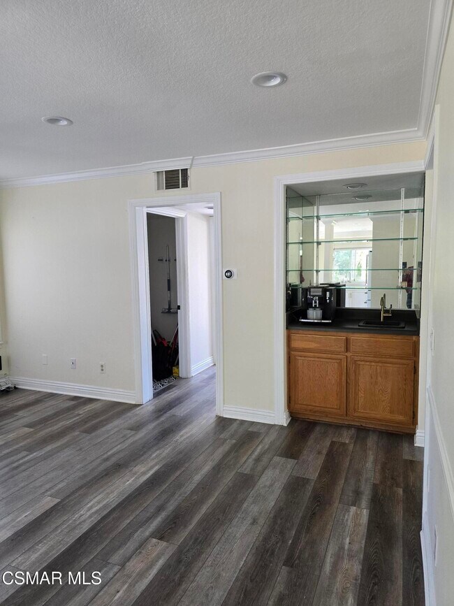 Building Photo - 3017 Klamath Ave