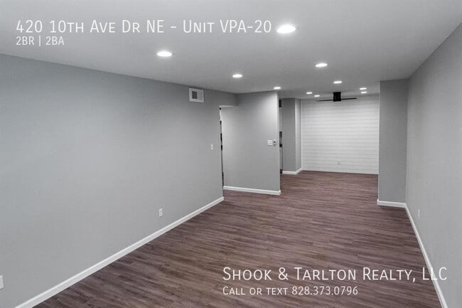 Building Photo - 420 10th Ave Dr NE