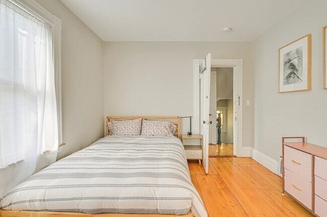 Building Photo - 44 Cottage St