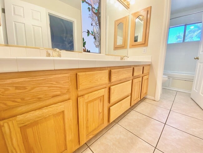 Building Photo - IMMACULATE HOME LOCATED IN SUMMERLIN, 4 BEDROOM 3.5 BATH, 3 CAR GARAGE