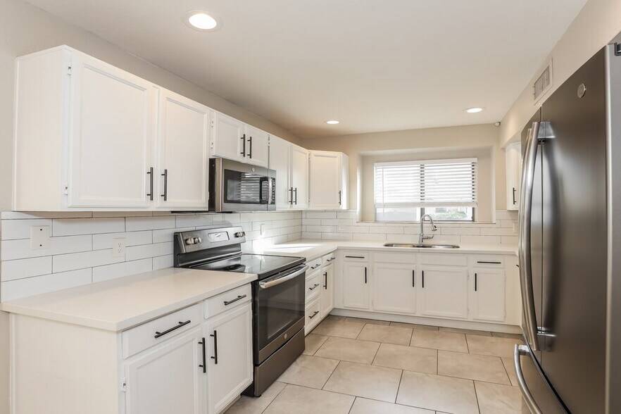 Building Photo - 8724 W John Cabot Rd