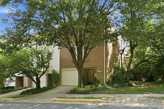 Building Photo - 6012 Crown Royal Cir