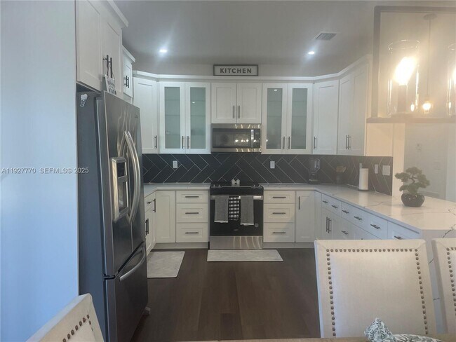 Building Photo - 675 N Romero St