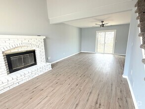 Building Photo - Fresh Updated 1/2 Duplex in Overland Park