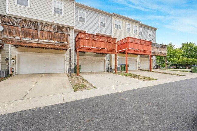 Building Photo - 1606 Wilcox Ave