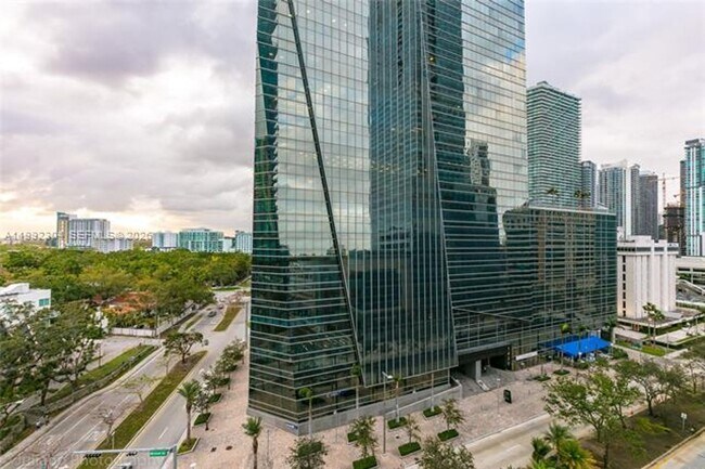 Building Photo - 1451 Brickell Ave