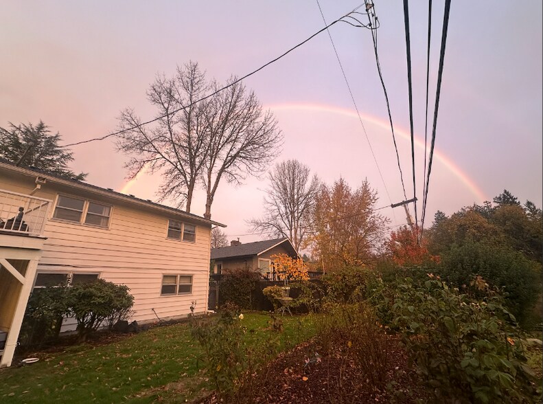 Building Photo - 11500 SW Fairfield St