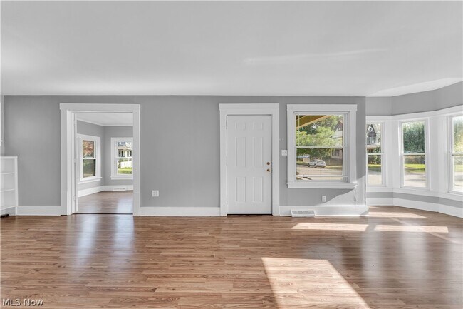 Building Photo - 3624 Archwood Ave