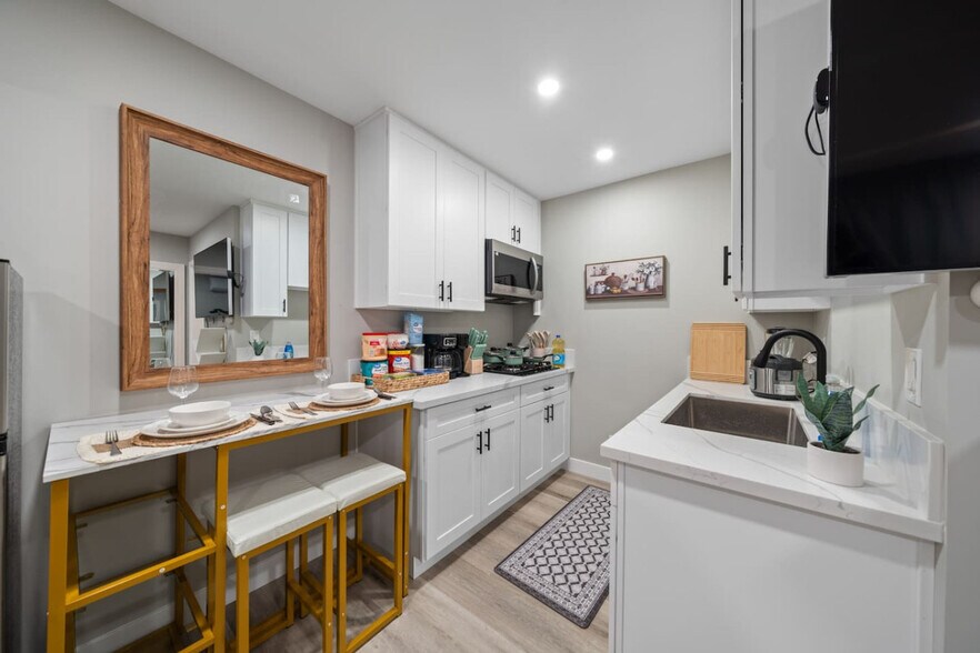 Building Photo - 9827 San Diego St