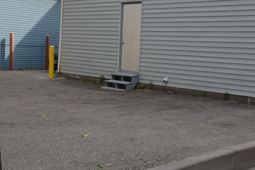 Car Parking Space - 1425 6th St SE