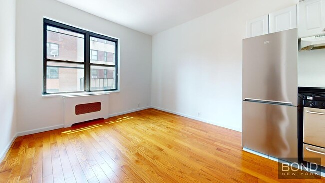 Building Photo - 257 E 61st St
