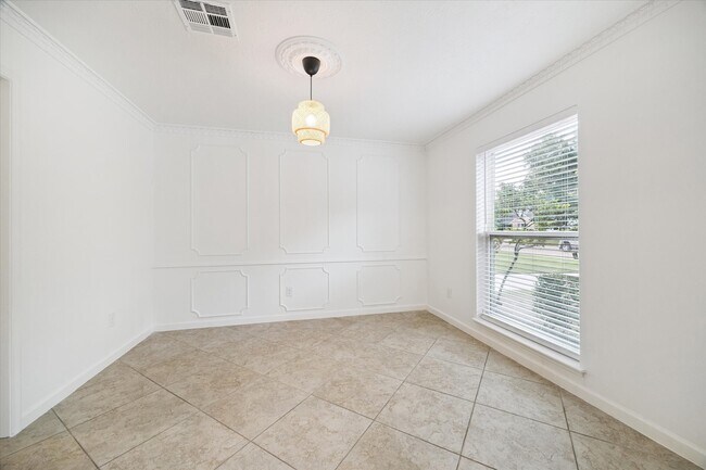 Building Photo - 10211 Olympia Dr